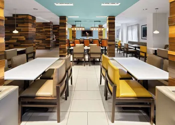 La Quinta Inn & Suites by Wyndham Atlanta Airport North hotel thumbnail 7