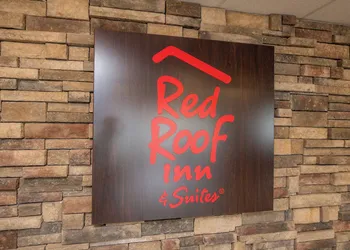Red Roof Inn & Suites Indianapolis Airport hotel thumbnail 4
