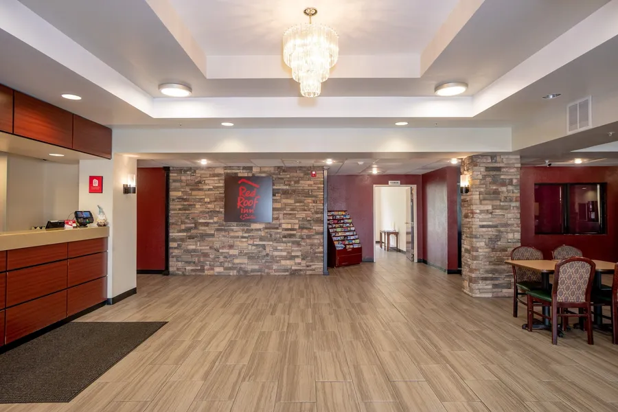 Red Roof Inn & Suites Indianapolis Airport hotel detail image 6