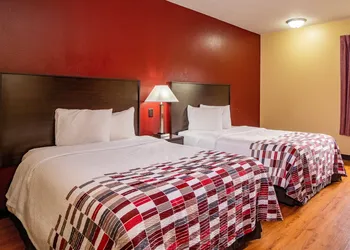 Red Roof Inn & Suites Indianapolis Airport hotel thumbnail 8