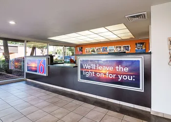Motel 6 Tampa, FL - Fairgrounds hotel thumbnail 2