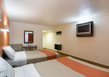 Motel 6 Tampa, FL - Fairgrounds hotel thumbnail 6
