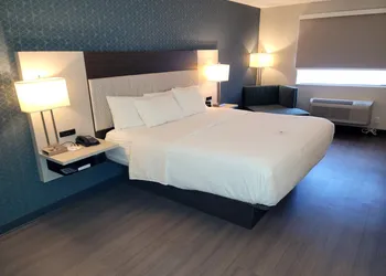 La Quinta Inn & Suites by Wyndham Santa Rosa hotel thumbnail 3