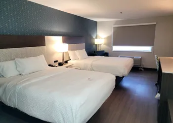 La Quinta Inn & Suites by Wyndham Santa Rosa hotel thumbnail 4