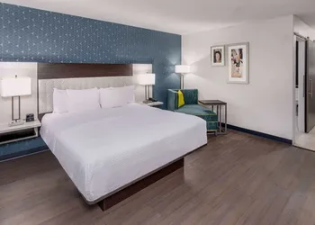 La Quinta Inn & Suites by Wyndham Santa Rosa hotel thumbnail 5
