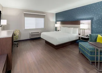 La Quinta Inn & Suites by Wyndham Santa Rosa hotel thumbnail 6