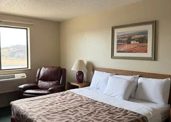 Cassville Four seasons inn & suits hotel thumbnail 6