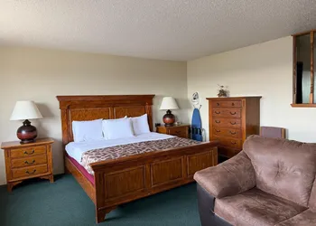 Cassville Four seasons inn & suits hotel thumbnail 7