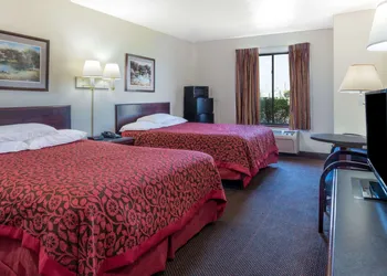 Days Inn by Wyndham Pontoon Beach hotel thumbnail 4