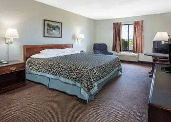 Days Inn by Wyndham Pontoon Beach hotel thumbnail 5