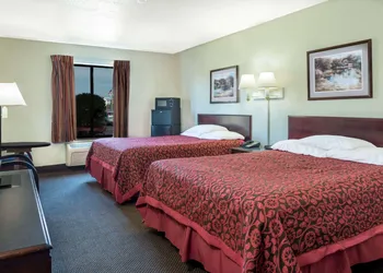 Days Inn by Wyndham Pontoon Beach hotel thumbnail 6
