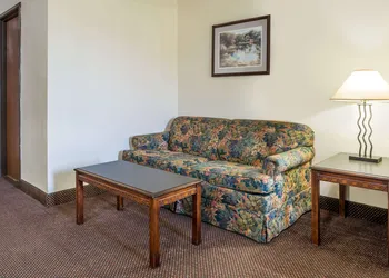 Days Inn by Wyndham Pontoon Beach hotel thumbnail 7