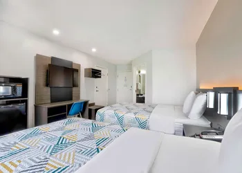 Motel 6 Benbrook, TX - Fort Worth hotel thumbnail 4