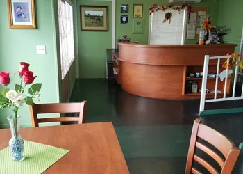 Lakeside Inn and Cafe hotel thumbnail 2