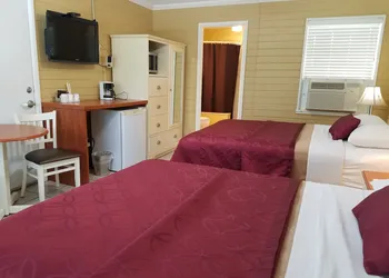 Lakeside Inn and Cafe hotel thumbnail 3