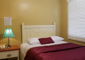 Lakeside Inn and Cafe hotel thumbnail 4