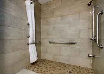 Holiday Inn Express & Suites Lebanon by IHG hotel thumbnail 2