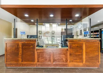 Comfort Suites West Omaha hotel thumbnail 3