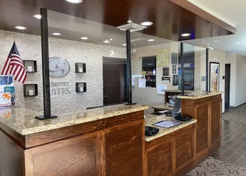 Comfort Suites West Omaha hotel thumbnail 4