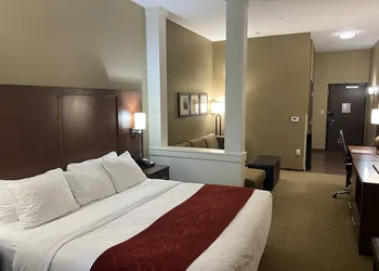 Comfort Suites West Omaha hotel thumbnail 7