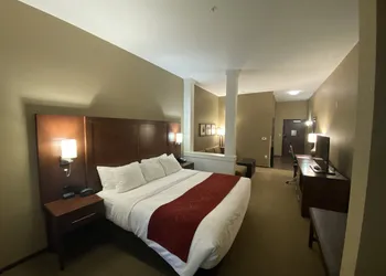 Comfort Suites West Omaha hotel thumbnail 8