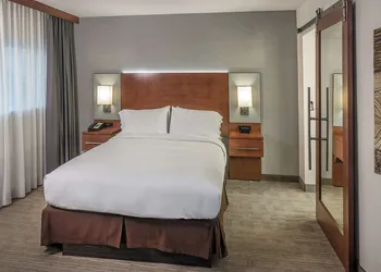 DoubleTree by Hilton Omaha Southwest hotel thumbnail 8