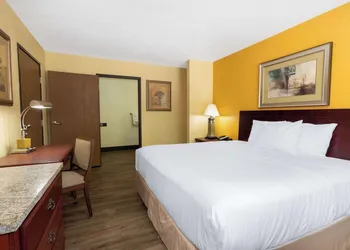 Travelodge by Wyndham Albuquerque East hotel thumbnail 3