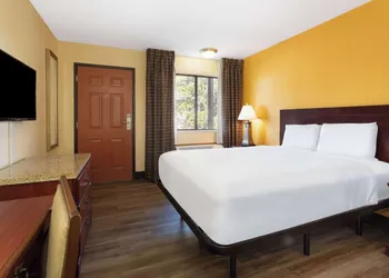 Travelodge by Wyndham Albuquerque East hotel thumbnail 8