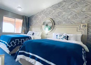 Crown Motel hotel thumbnail 2