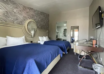Crown Motel hotel thumbnail 4