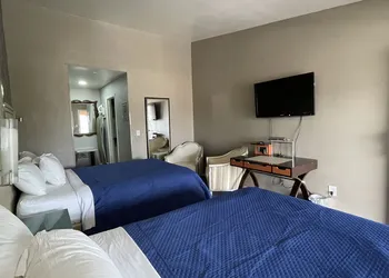 Crown Motel hotel thumbnail 5