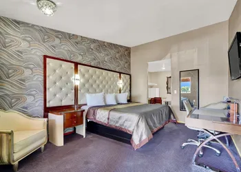 Crown Motel hotel thumbnail 7