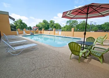 Econo Lodge Gallatin - Metro Nashville hotel thumbnail 5