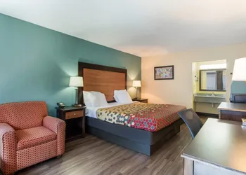 Econo Lodge Gallatin - Metro Nashville hotel thumbnail 6