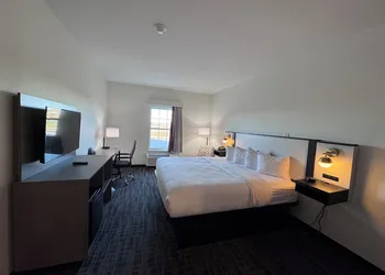 Ramada by Wyndham Sparta/At Speedway hotel thumbnail 2