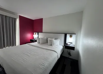 Ramada by Wyndham Sparta/At Speedway hotel thumbnail 4