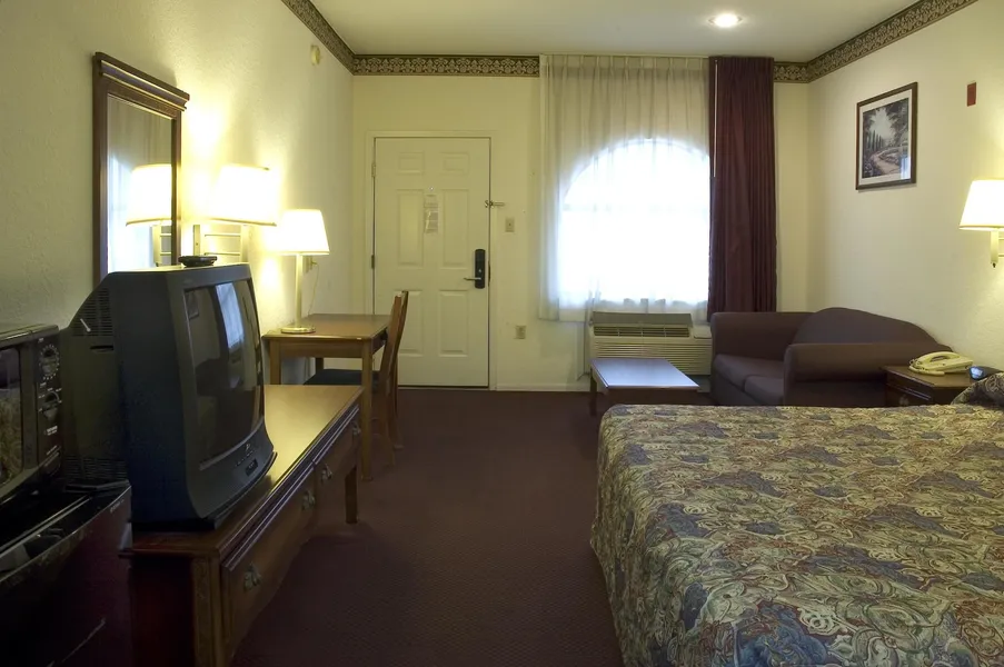 Budget Host, Hempstead Inn hotel detail image 6