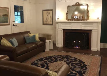 Rogues' Harbor Inn hotel thumbnail 3