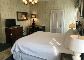 Rogues' Harbor Inn hotel thumbnail 8
