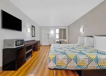 Motel 6 Plano, TX - Plano Northeast hotel thumbnail 4