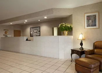 Super 8 by Wyndham Corydon hotel thumbnail 2
