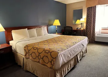 Baymont by Wyndham Corydon hotel thumbnail 5