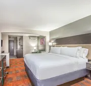 Holiday Inn Express & Suites Shawnee-Kansas City West by IHG hotel detail image 3