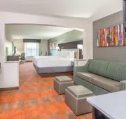 Holiday Inn Express & Suites Shawnee-Kansas City West by IHG hotel detail image 4
