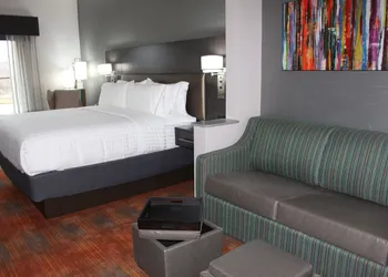 Holiday Inn Express & Suites Shawnee-Kansas City West by IHG hotel thumbnail 8