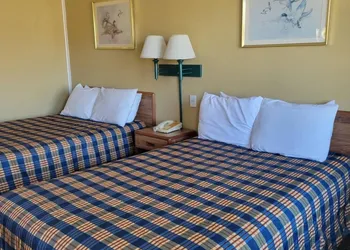 Smokies Motel hotel thumbnail 4