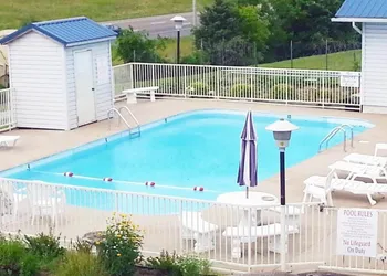 Smokies Motel hotel thumbnail 5