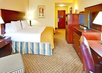 Holiday Inn Express & Suites Millington by IHG hotel thumbnail 4