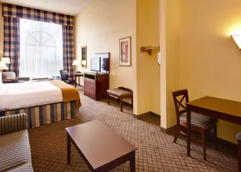 Holiday Inn Express & Suites Millington by IHG hotel thumbnail 5
