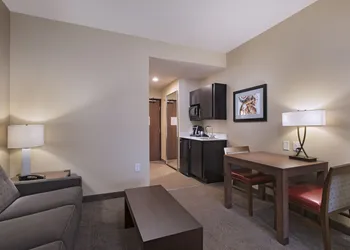 Holiday Inn Express & Suites Austin NW - Four Points by IHG hotel thumbnail 4